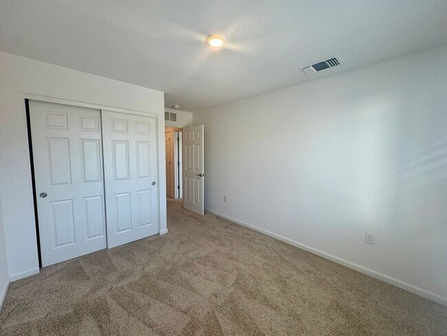 Building Photo - 401 Autumn Breeze Cir