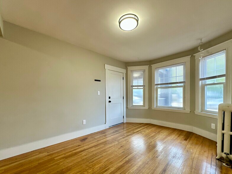 Building Photo - 4069 Washington St