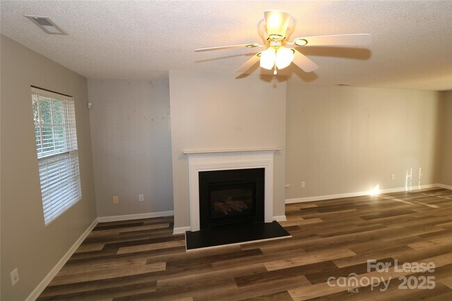 Building Photo - 1001 Boulder Dr