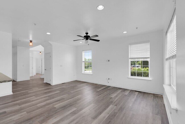 Building Photo - 245 Snapdragon Way