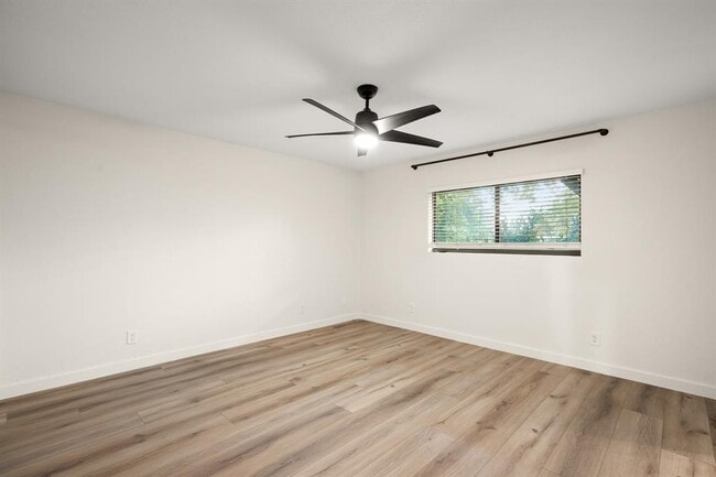 Building Photo - 413 Sun Bonnet Dr
