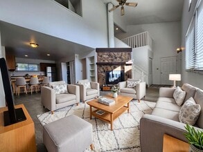 Building Photo - Stunning 3-bedroom, 2-bathroom Condo locat...