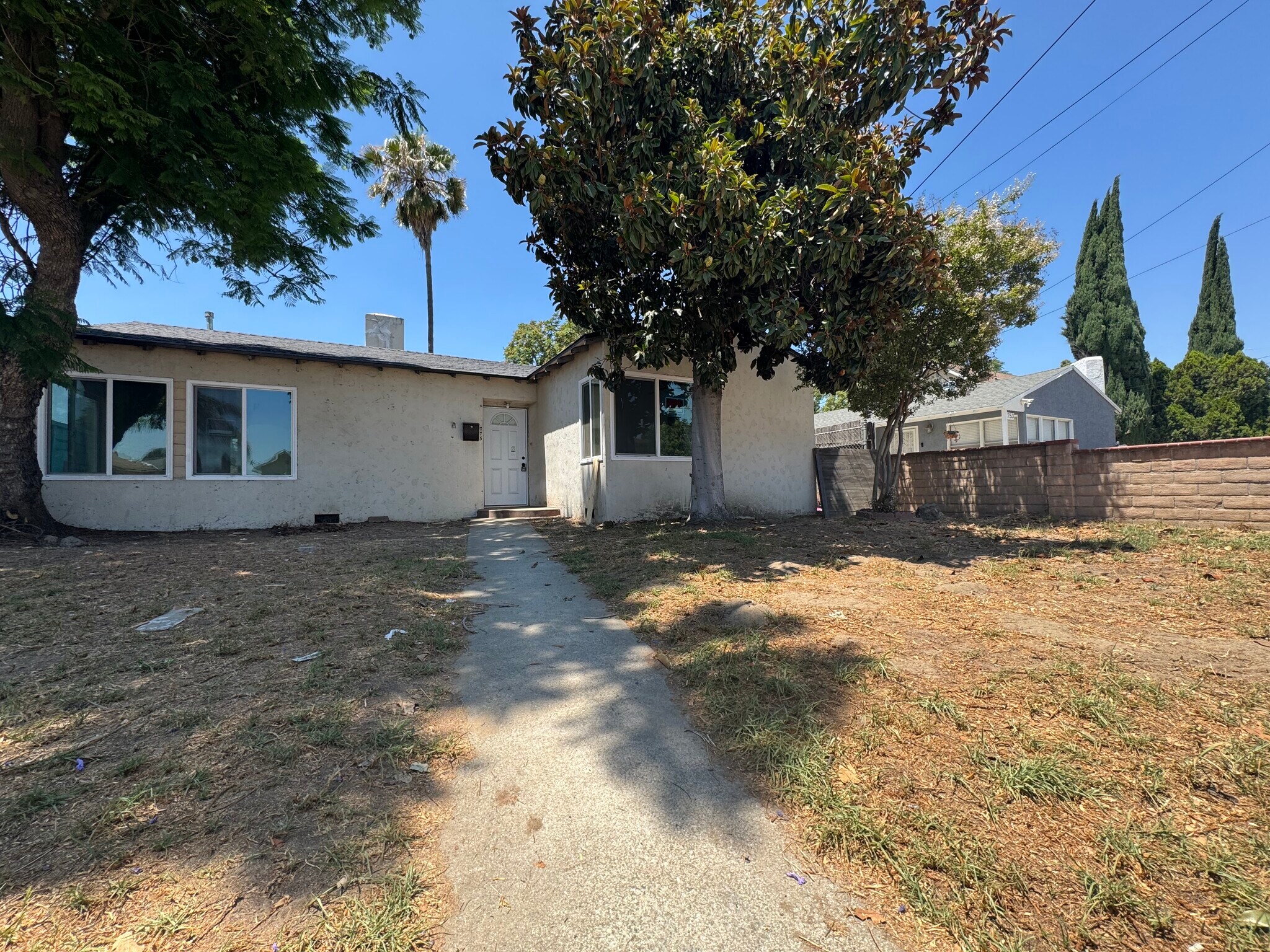Building Photo - 775 S San Antonio Ave
