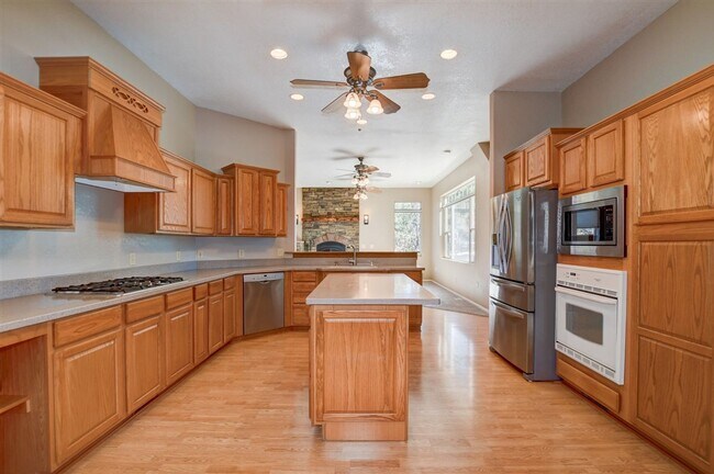 Building Photo - Beautiful home in the Mountain Club!