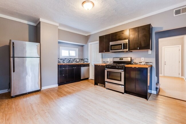 Building Photo - Available MAY 2026  - Private 2 Bedroom Home w/ Large Deck!