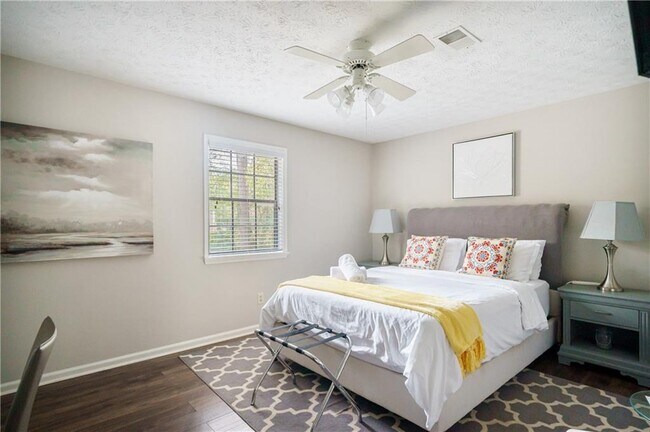 Building Photo - 942 Cadencia Way SW