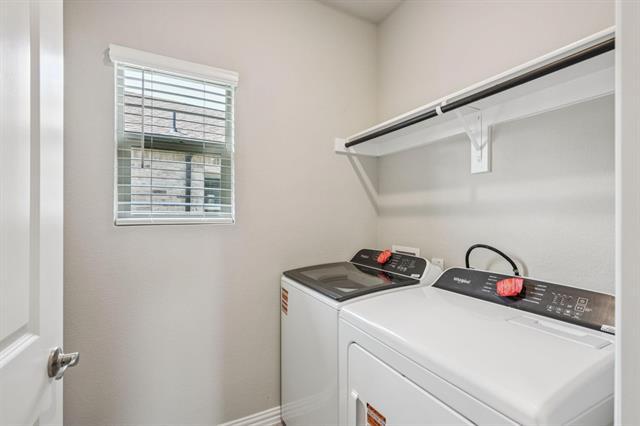 Building Photo - 711 Dotty Dr