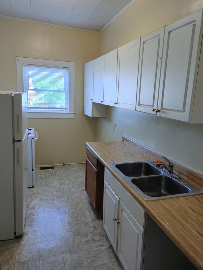 Building Photo - 804 Jenkins St