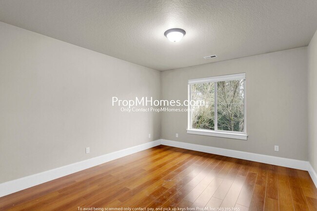 Building Photo - Updated Three Bedroom Gem in Bethany!