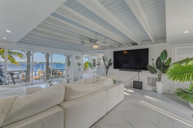 Building Photo - 16 North Dr