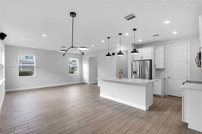 Building Photo - 1595 Evergreen Ter