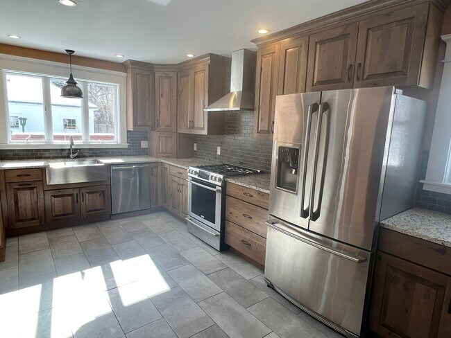 Building Photo - 184 Hartford Terrace