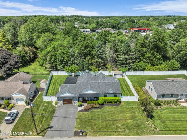 Building Photo - 2411 Fairview Dr