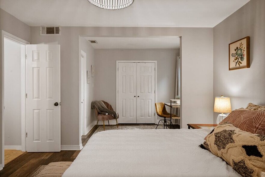 Building Photo - 2 Mead Dr