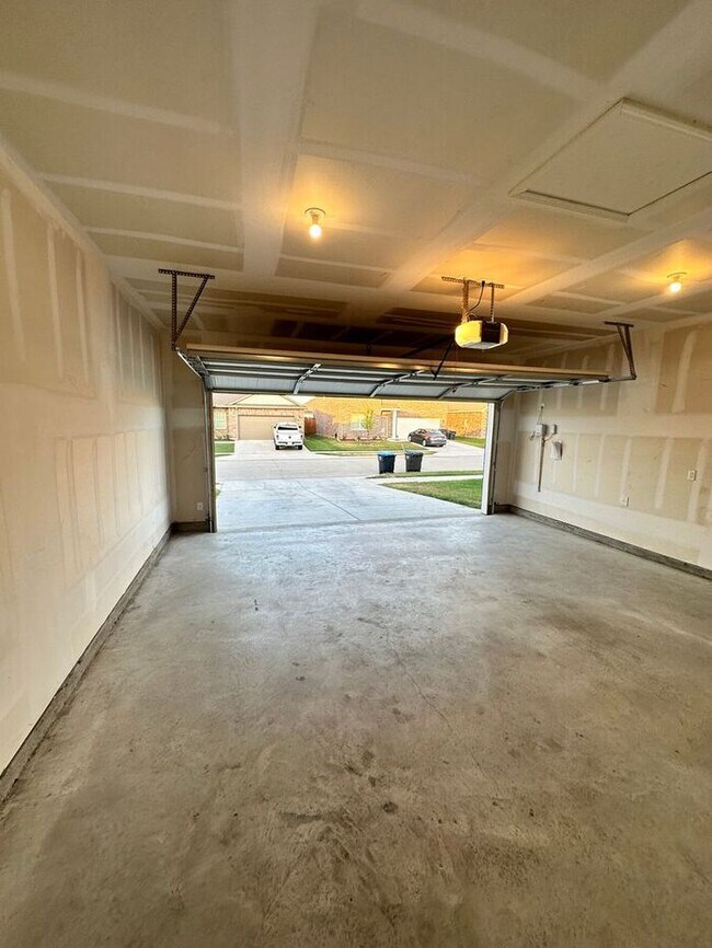 Building Photo - Single Family house in Crowley 76036