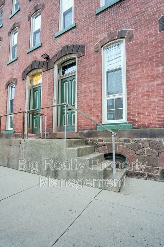 Building Photo - 72 N Main St