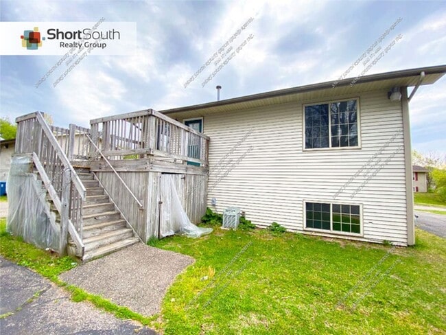 Building Photo - 4 bed 2 bath Single Family Home