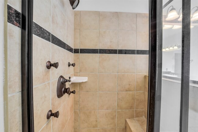 Building Photo - 1335 Studer St