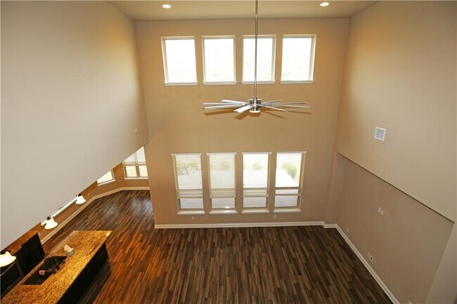 Building Photo - 400 Cheyenne Ln