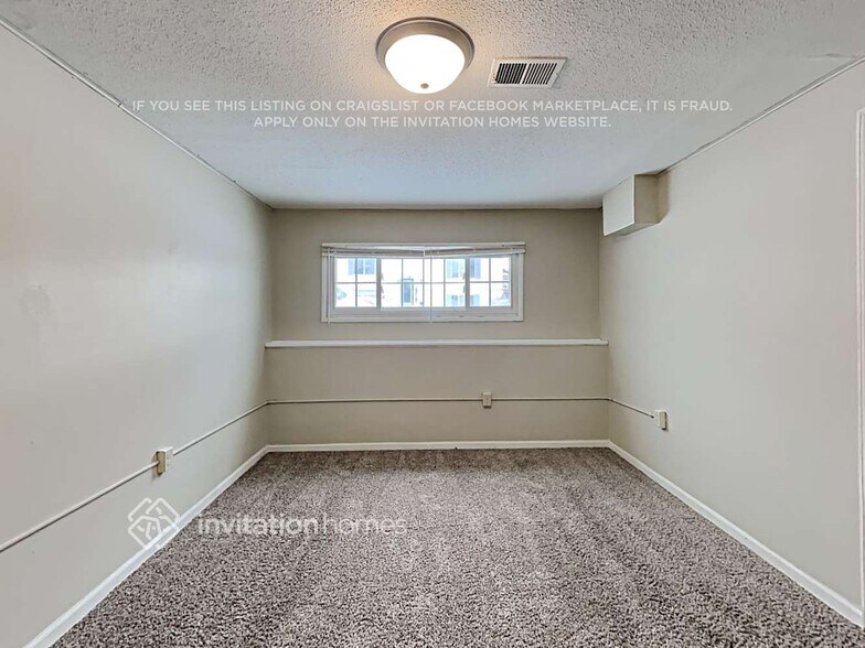 Building Photo - 401 42nd Ave NE