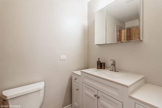 Building Photo - 2043 University Dr