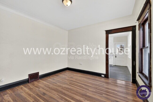 Building Photo - 834 Oak St