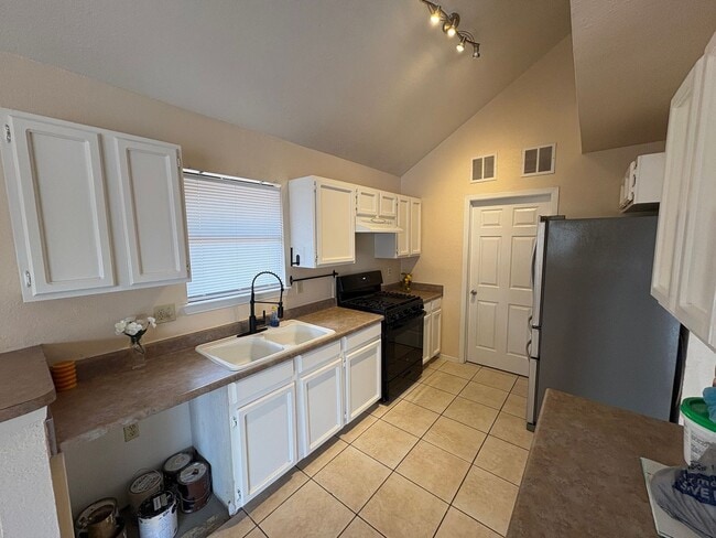 Building Photo - WEST SIDE HOME FOR RENT