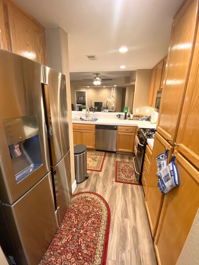 Building Photo - 1875 Baudouin Pl