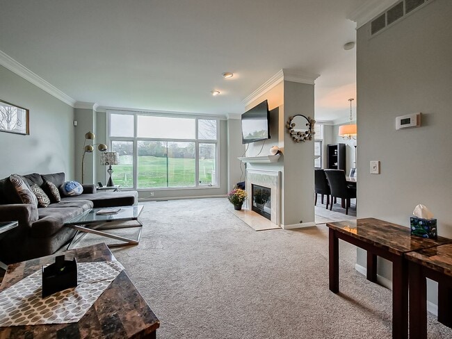 Building Photo - AVAILABLE NOW! Sun-Filled 3-Bed, 2.5-Bath Home with Golf Course Views in Bloomfield Hills