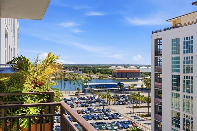 Building Photo - 1227 E Madison St