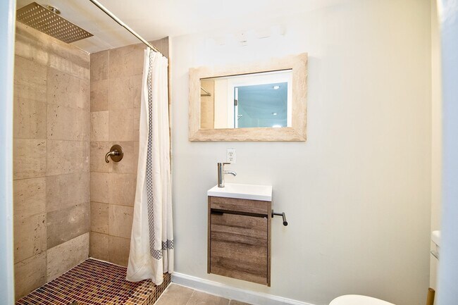 Building Photo - Modern Comfort Meets Everyday Convenience in this Stunning Forest Hill Townhome with 3 Beds & 3.5...