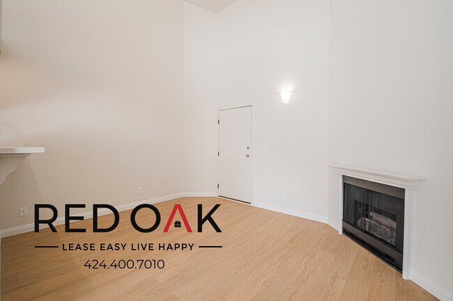 Building Photo - 4651 Cahuenga Blvd