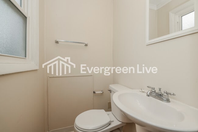 Building Photo - 4555 Oakdell Ave