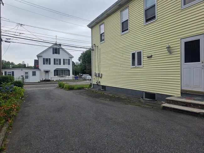 Building Photo - 63 Oak St
