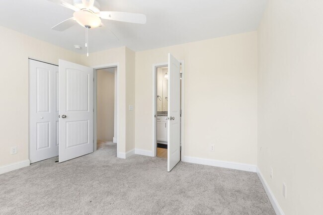 Building Photo - Move-In Ready 2BR Townhome in Beaufort – Don’t Miss This!