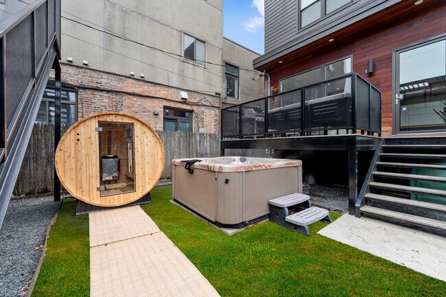 Building Photo - 1307 N Bell Ave