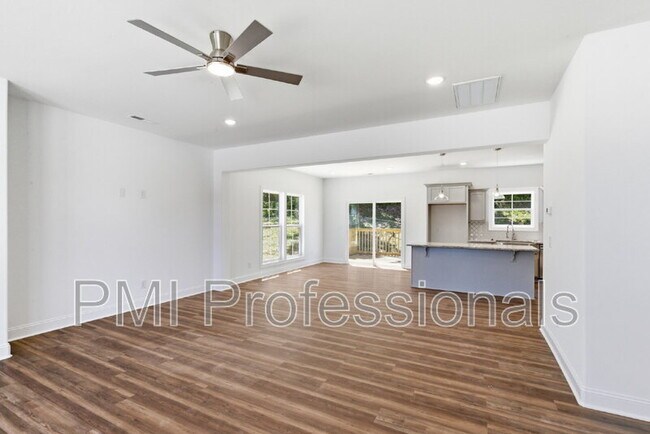 Building Photo - 406 Legends Court