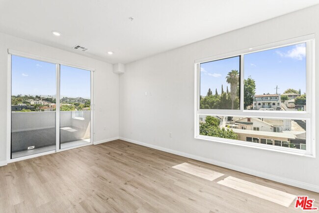 Building Photo - 3105 Bellevue Ave