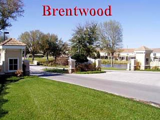Building Photo - Brentwood Townhome with Social Membership