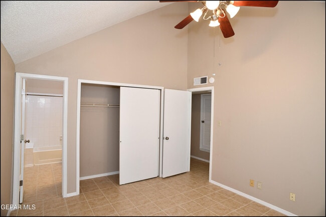 Building Photo - 813 Knorr Pl