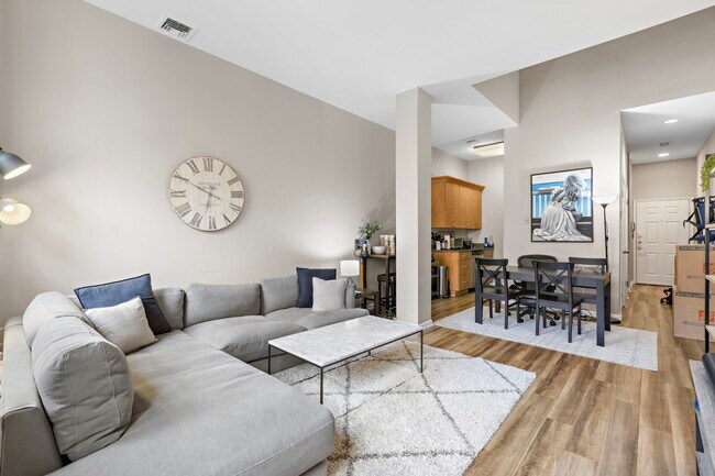 Building Photo - 222 Clinton St