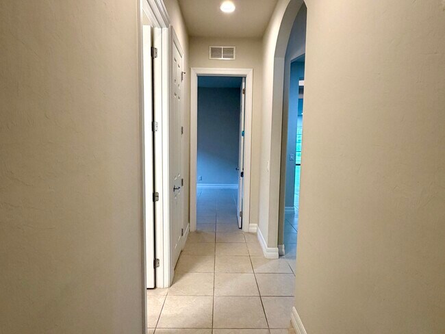 Building Photo - 2905 Siena Cir