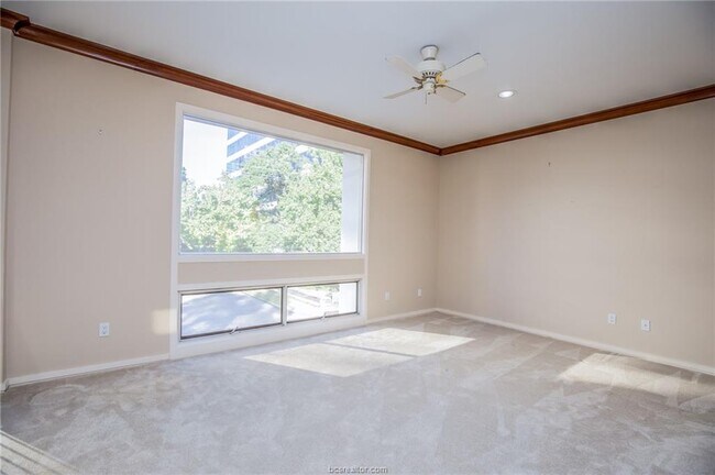 Building Photo - 45 Briar Hollow Ln
