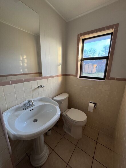 Bathroom #1 - 903 Corinth Rd