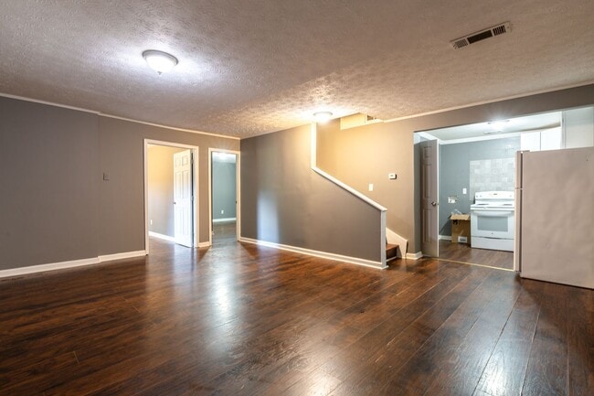 Primary Photo - 2502 Rosebud Rd