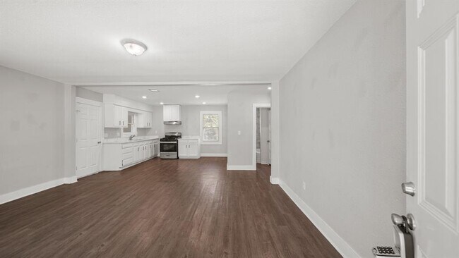 Building Photo - 1164 3 Rd St