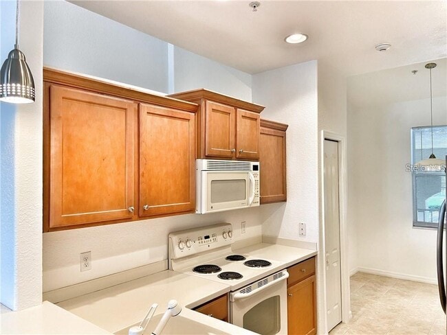 Building Photo - 915 Fairwaycove Ln