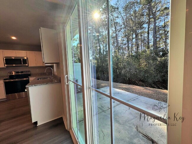Building Photo - New 3 bed 2.5 bath Townhouse in Forestbrook