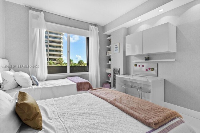 Building Photo - 251 Crandon Blvd