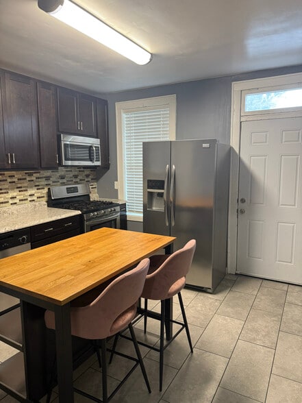 Building Photo - 3863 Meramec St